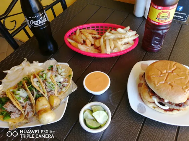 Station Hamburguesas y Más