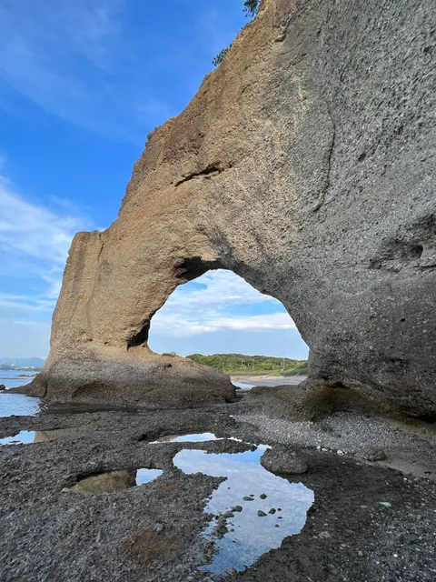 To'ori-nuke Kigan Strangely-Shaped Rock (Bansoyama Cave Entrance)