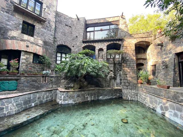 Monumental House Emilio El Indio Fernandez