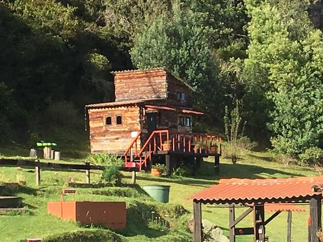 Petroglifos Pajarito y Finca Cantaclaro Hospedaje