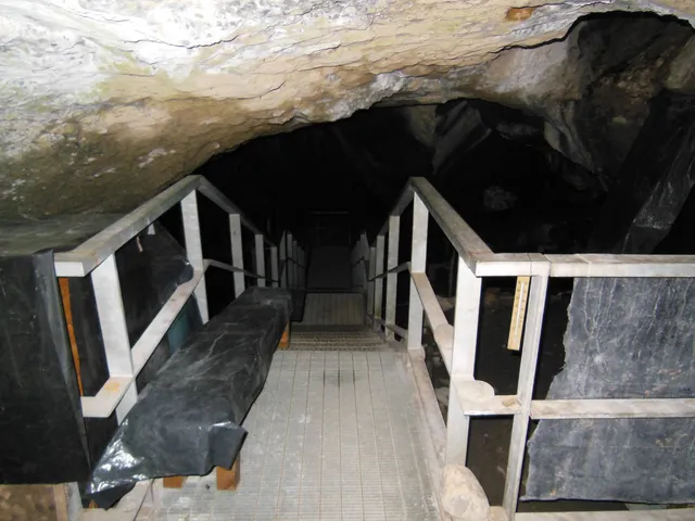 BASOVIZZA "BLACK CAVE"