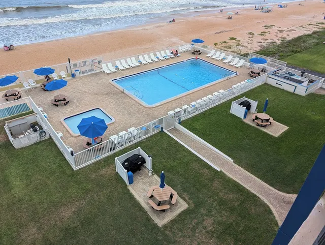 Traders Inn Beach Club