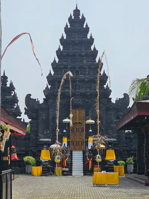 Pura Agung Jagat Karana Surabaya