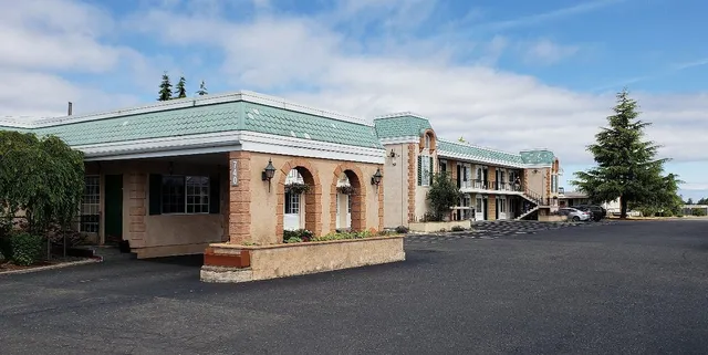 Sequim West Inn & RV Park