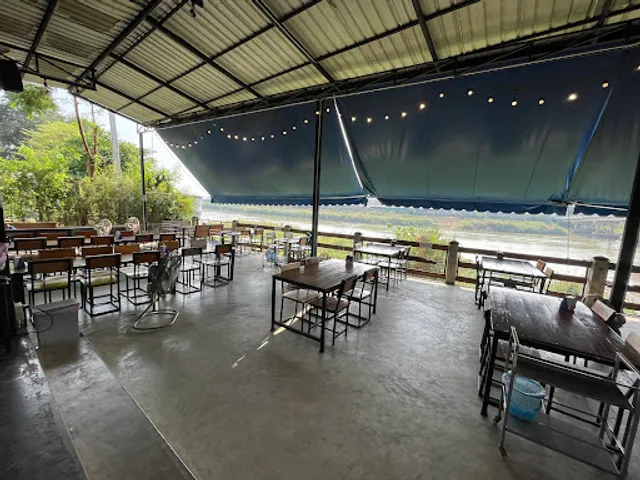 ร้านอีแต๋นริเวอร์ไซด์