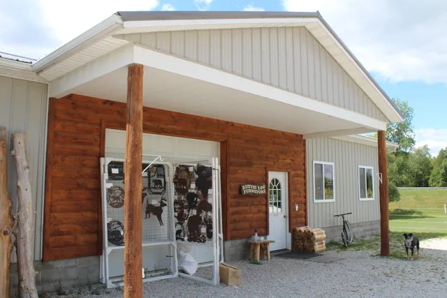 Rustic Furniture & Home Décor