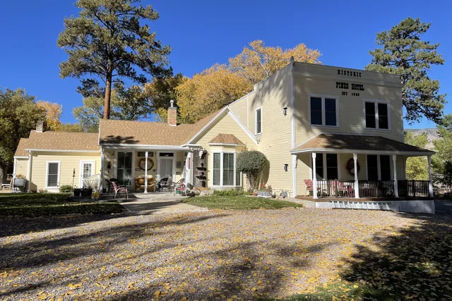 Moore's Old Pine Inn