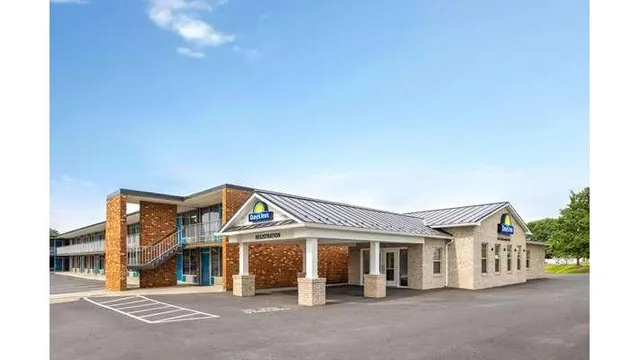 Days Inn by Wyndham Frederick