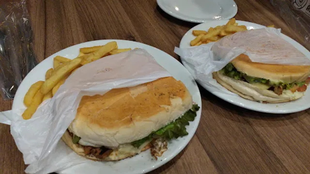 Mundo Animal Lanchonete Temática Cachoeirinha - Comidas e Bebidas