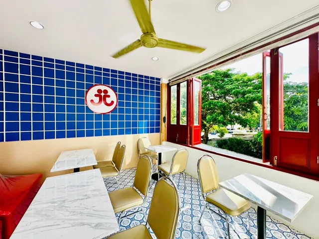 Jim​ Sa​ Jui​ Station​ : จิมซาจุ่ย สเตชั่น : Hong Kong Cafe