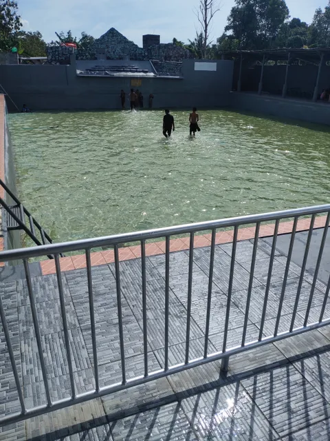 Kolam Renang Suci Indah