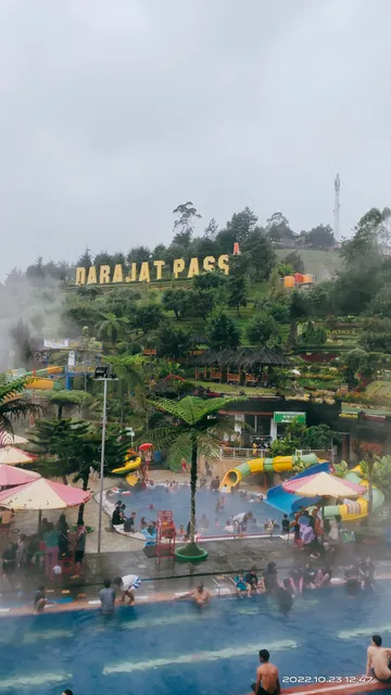Kolam Renang Air Panas (Puncak Jaya Darajat)