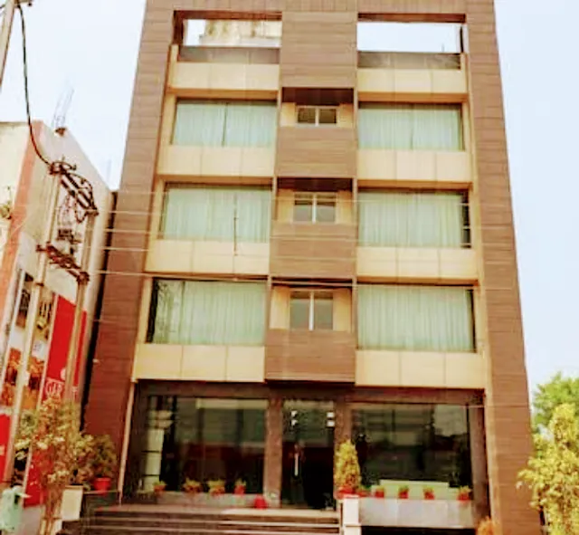 OYO Townhouse 510 Hotel Garnet Inn