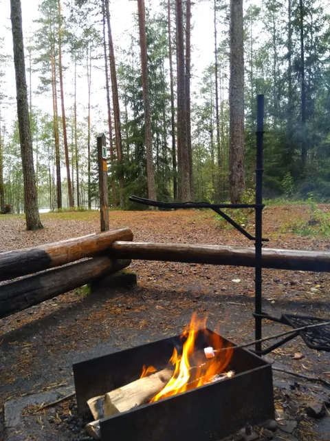 Peukalolammi lean-to