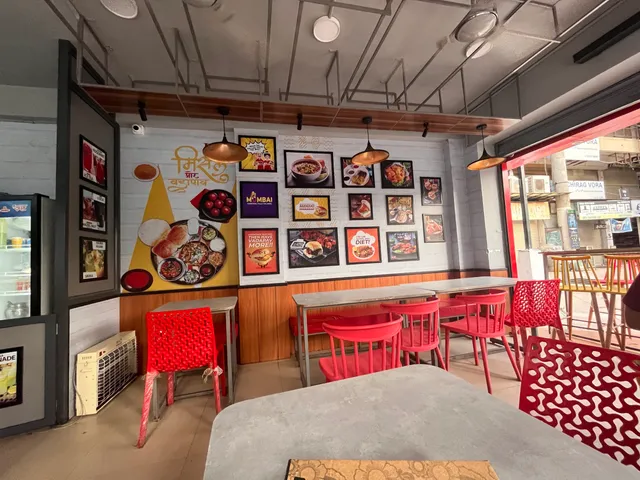 MMV Mumbaiya Misal & Vadapav Mansi Circle