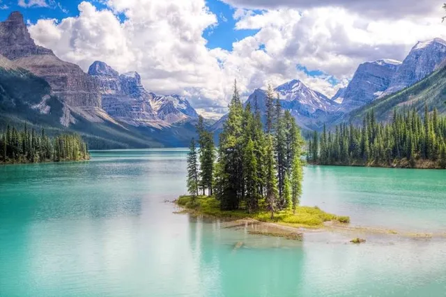Maligne Lake