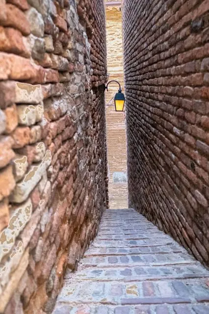 The narrowest alley in Italy