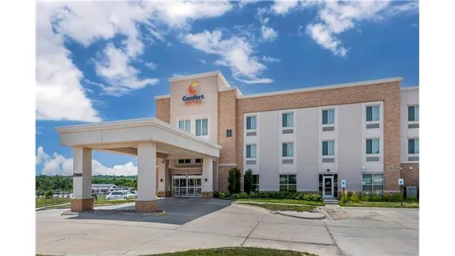 Comfort Suites West Omaha