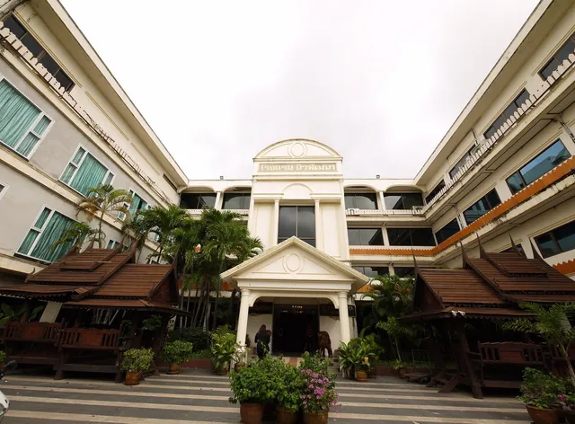 โรงแรมนิวศิญา NEWSIYA HOTEL