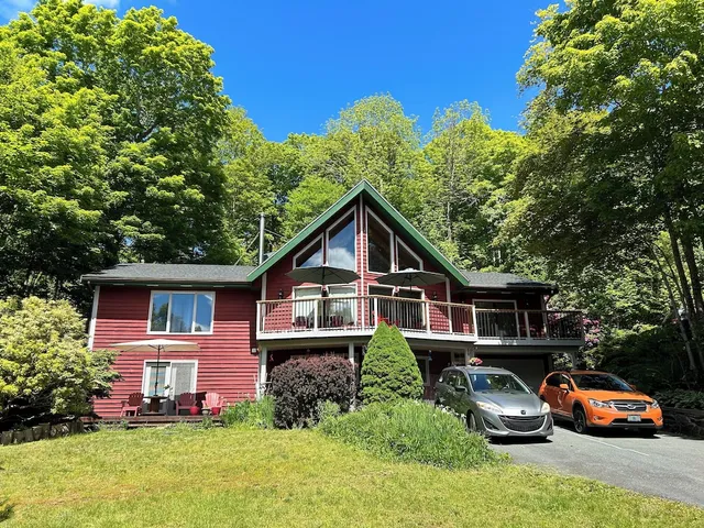 The Burgundy Dream Bed And Breakfast