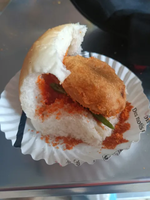 Amber Vadapav