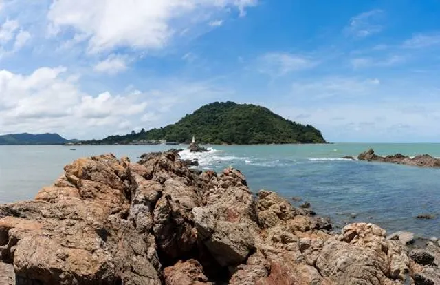 Chedi Klang Nam Viewpoint, Ban Hua Laem