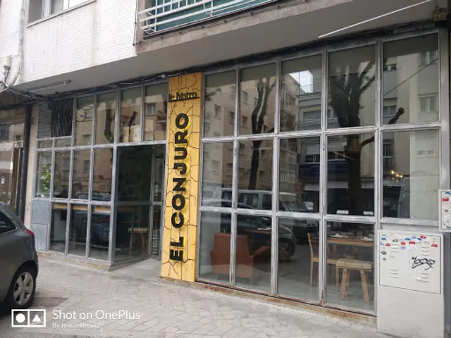 Le Bistró by El Conjuro