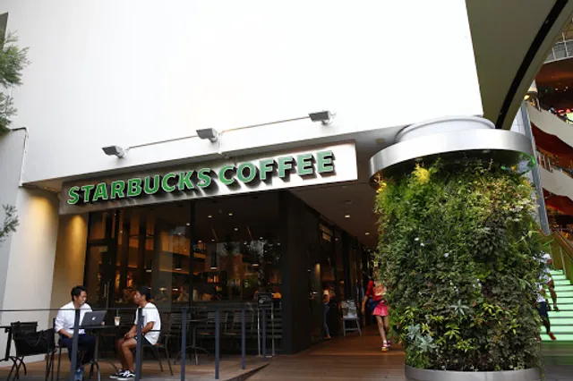 Starbucks Coffee - Shinsaibashi BIG STEP
