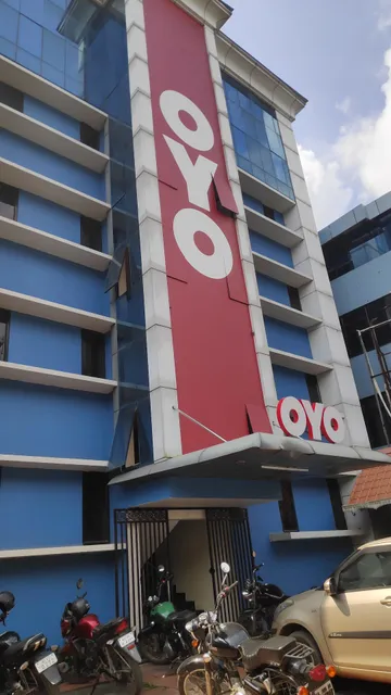 OYO Flagship 38119 Tristar Residency