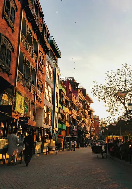 Food Street Fort Road