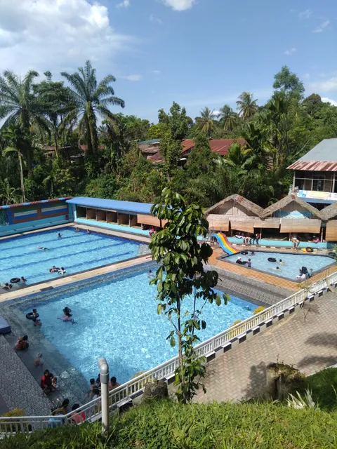 Kolam Renang Kali Wetan