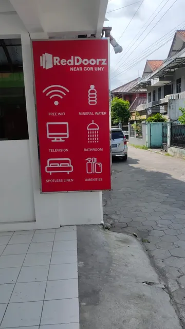 RedDoorz near GOR UNY