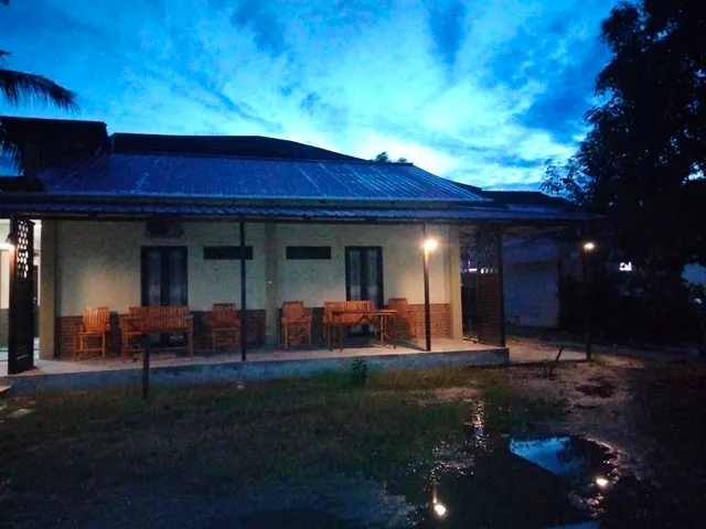 The Sepinggan Home Base Penginapan Syariah. Penyewaan lahan parkiran dan kuliner.