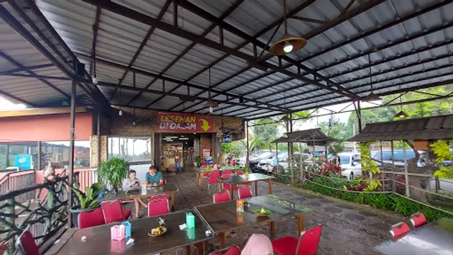 Rumah Makan Saung Pengkolan