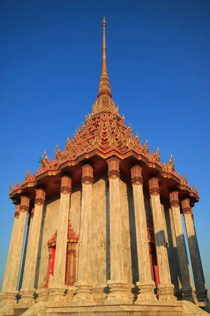 รอยพระพุทธบาทวัดเขาดีสลัก