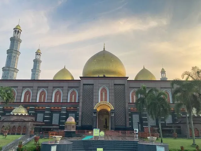 Dian Al-Mahri Golden Dome Mosque