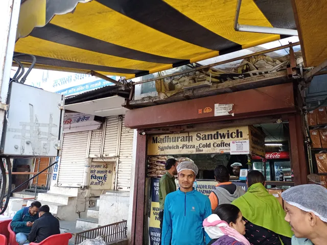 AV Madhuram Sandwich - Itwariya Bazaar