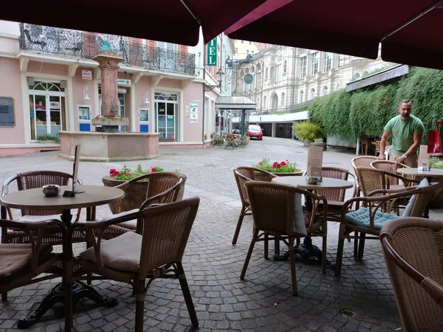 Café Patisserie Restaurant HOTEL BEEK by ANNA