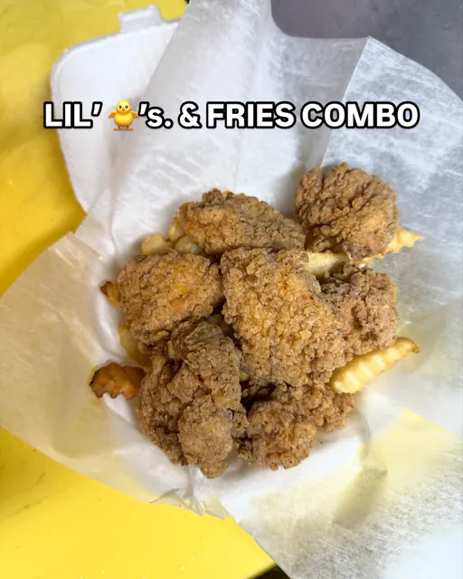 MELLIE’S SIDE CHICKS & SNEAKY LINKS