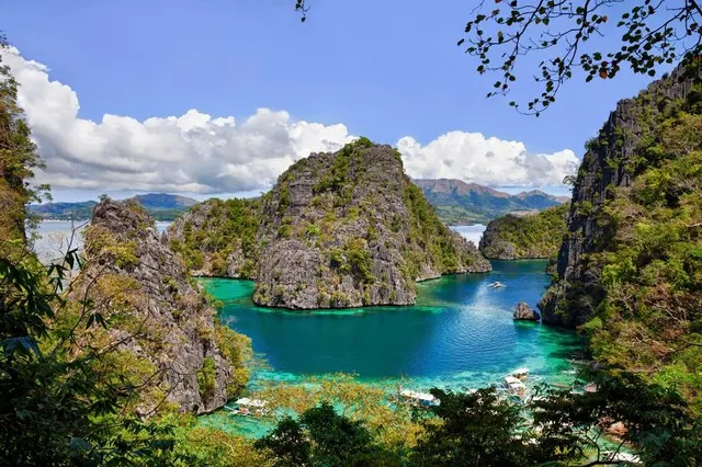 Kayangan Lake
