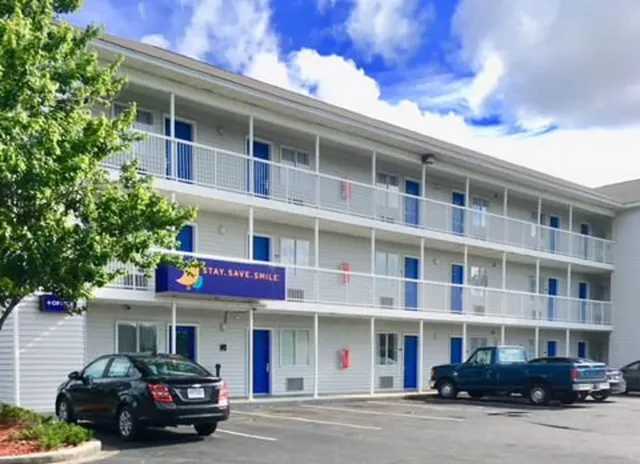 InTown Suites Extended Stay North Charleston SC - Rivers Ave