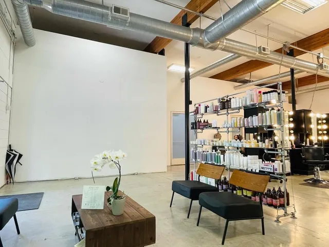 Phillip William. Salon.