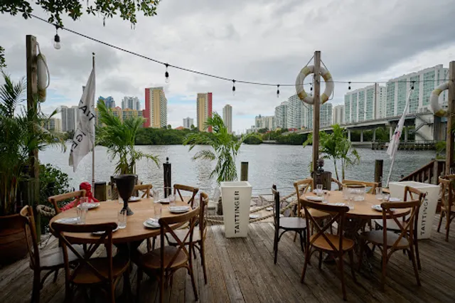 Lique Miami Waterfront Restaurant