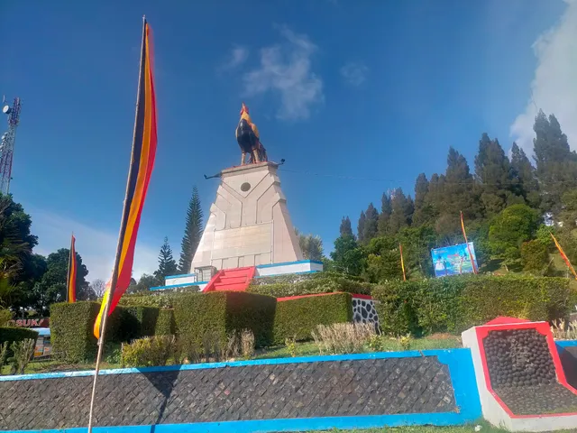 Chicken Monument Arosuka