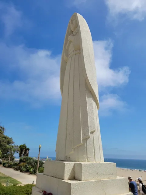 Santa Monica Statue