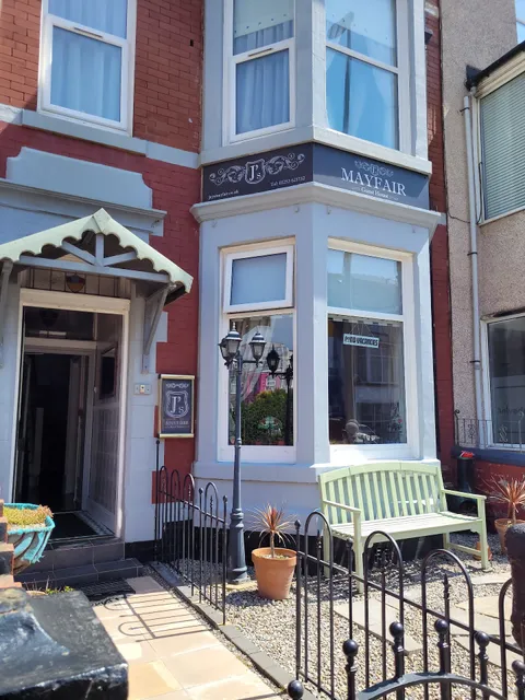 J's Mayfair Guest House •