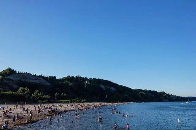 Bluffer's Park Beach