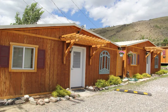 Yellowstone's Treasure Cabins