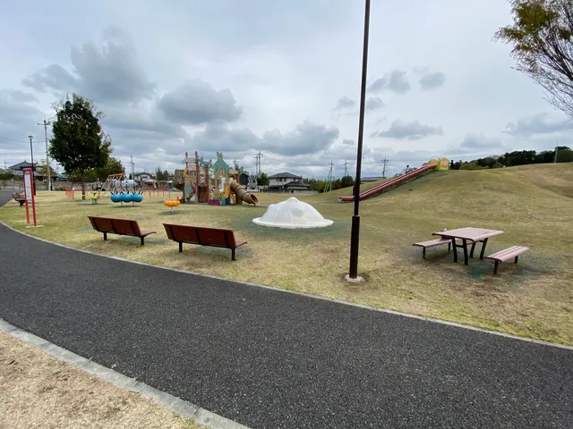 Exciting Mountain Park (Night Residence Neighborhood Park)