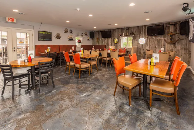 Shipwrecks Bar & Grill